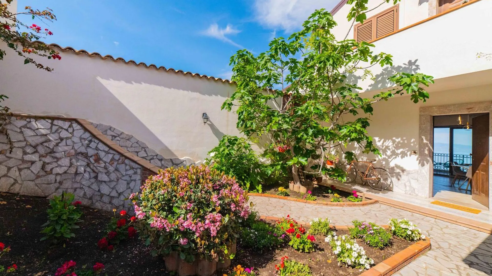 Taormina Sea View Apartment 0*,  Itália